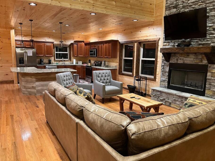 * * 4 Master Bedrooms, Views, Theater, Arcade, Evc Gatlinburg Exteriör bild