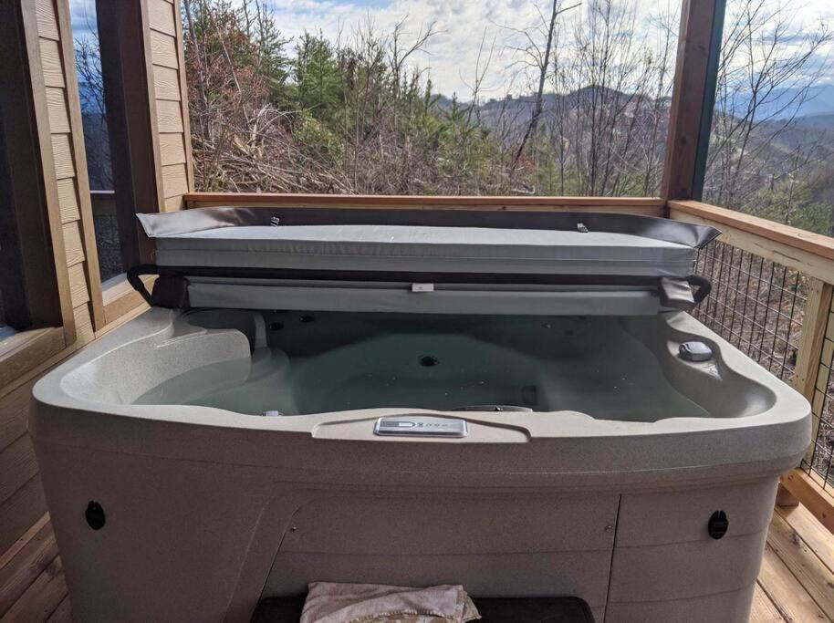 * * 4 Master Bedrooms, Views, Theater, Arcade, Evc Gatlinburg Exteriör bild