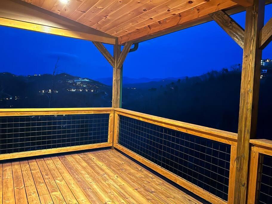 * * 4 Master Bedrooms, Views, Theater, Arcade, Evc Gatlinburg Exteriör bild