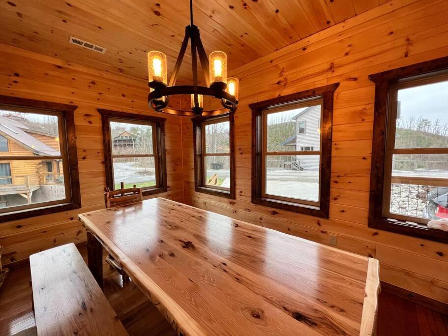 * * 4 Master Bedrooms, Views, Theater, Arcade, Evc Gatlinburg Exteriör bild