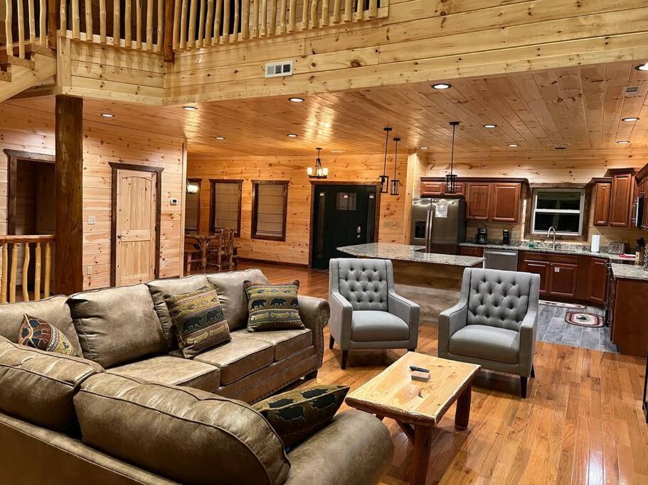 * * 4 Master Bedrooms, Views, Theater, Arcade, Evc Gatlinburg Exteriör bild