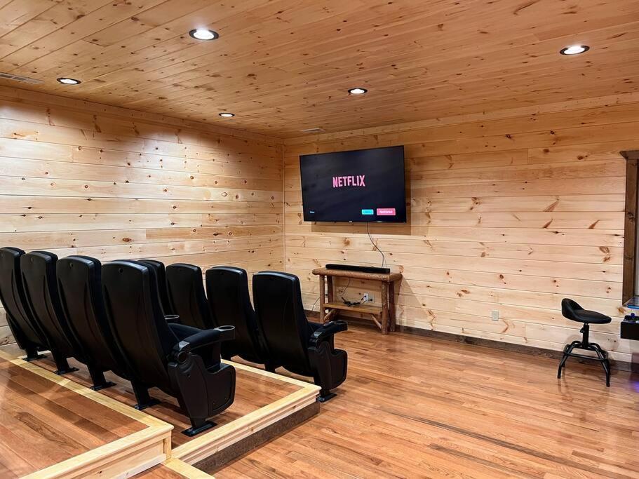 * * 4 Master Bedrooms, Views, Theater, Arcade, Evc Gatlinburg Exteriör bild