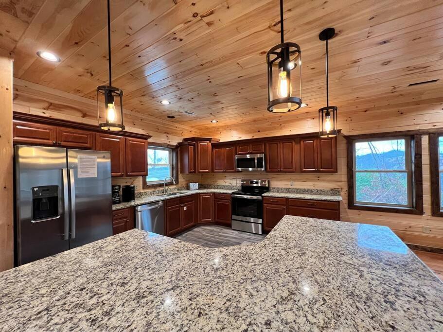 * * 4 Master Bedrooms, Views, Theater, Arcade, Evc Gatlinburg Exteriör bild