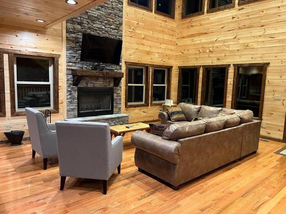 * * 4 Master Bedrooms, Views, Theater, Arcade, Evc Gatlinburg Exteriör bild