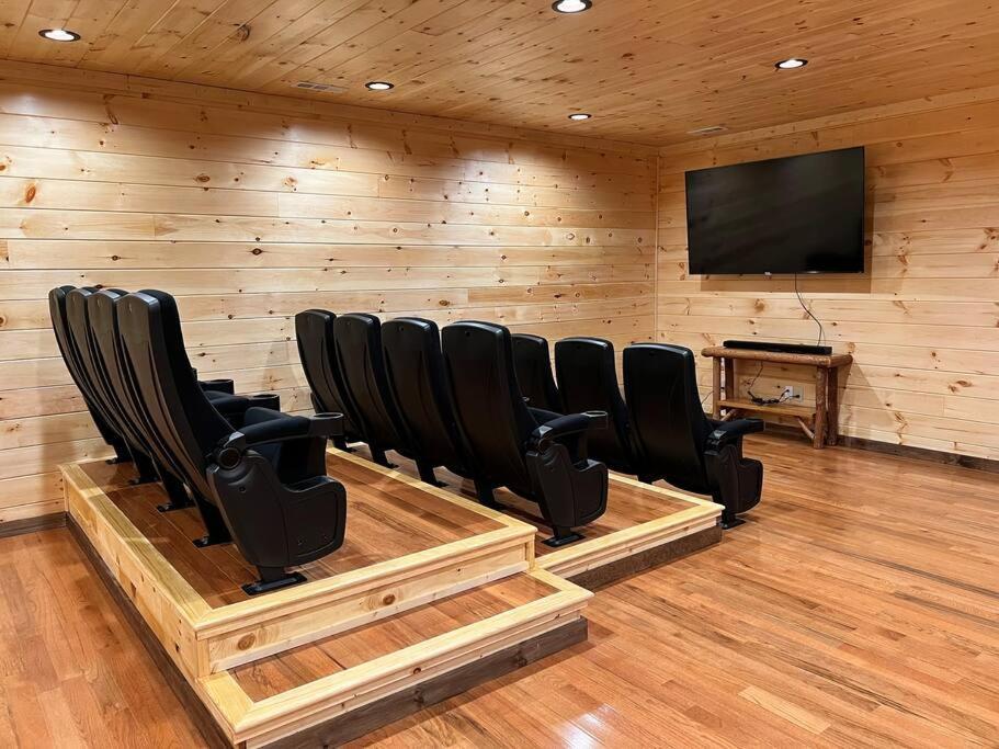* * 4 Master Bedrooms, Views, Theater, Arcade, Evc Gatlinburg Exteriör bild